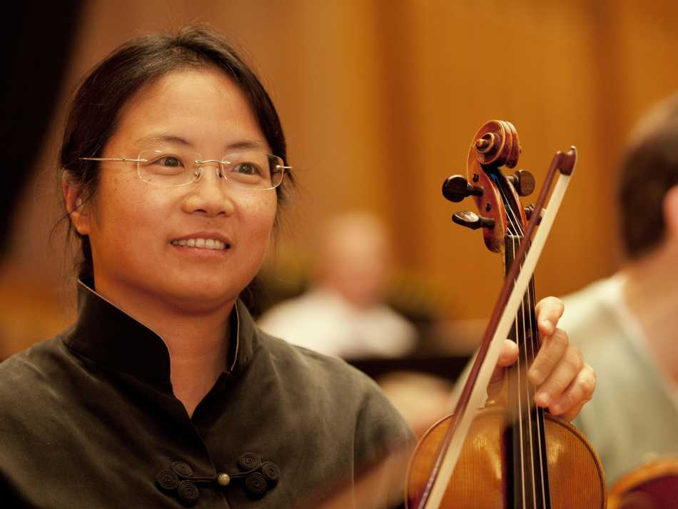 © Julia Wesely Wei-Ping Lin, 1. Violine